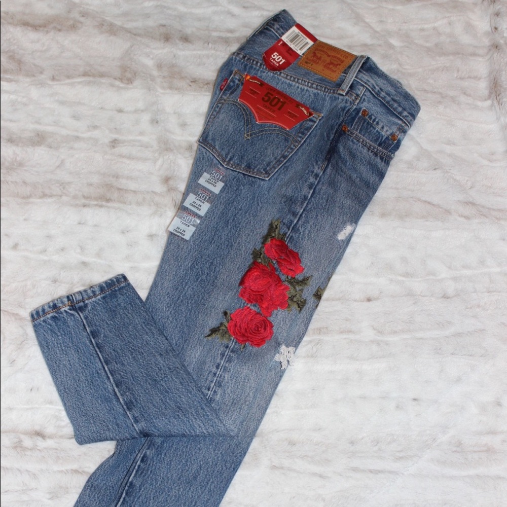 Floral Embroidered Levi’s NWT